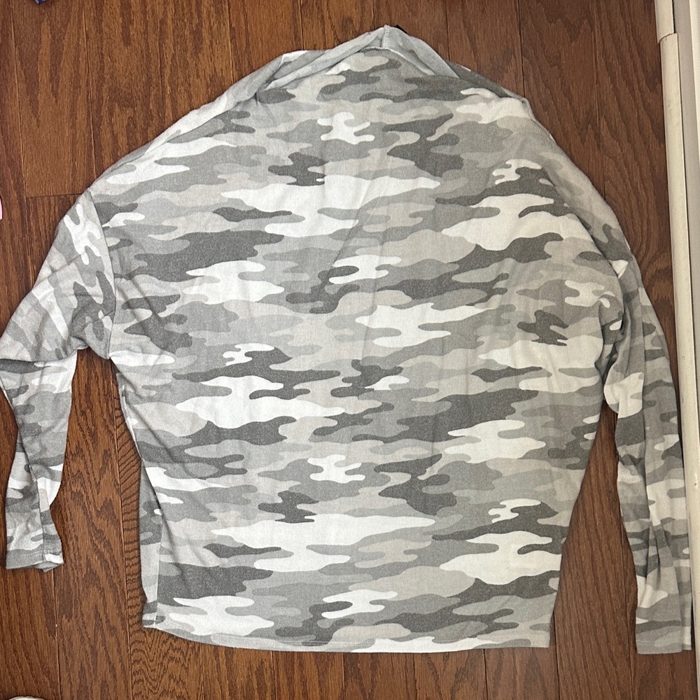 Gibson Gray and White Camouflage Top